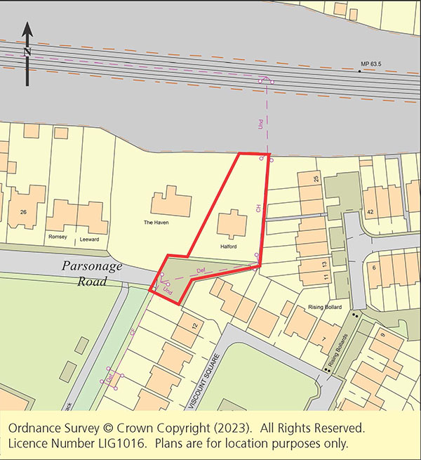Lot: 4 - FREEHOLD BLOCK OF TWO FLATS ON LARGE PLOT - 
